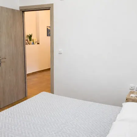 Fully Renovated -700m From Mill Of Elves-free Parking & Fast Wifi Apartment *